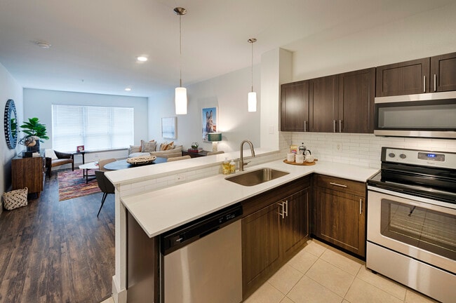 Building Photo - Midtown Houston Living