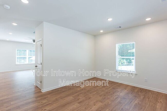 Foto del edificio - 2800 Mango Cir NW