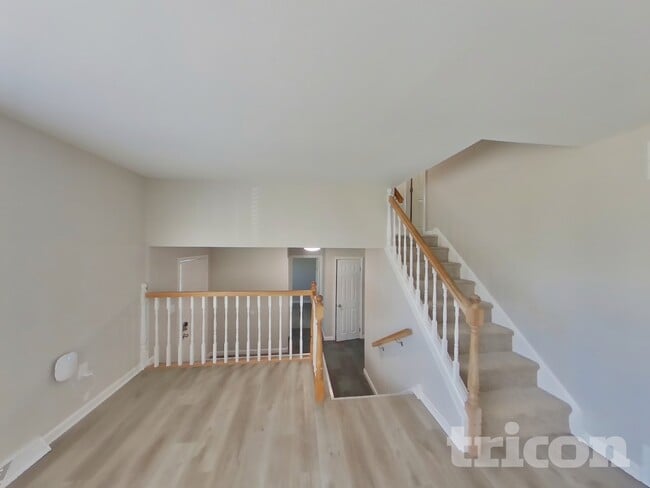 Building Photo - 33 Sioux Rd