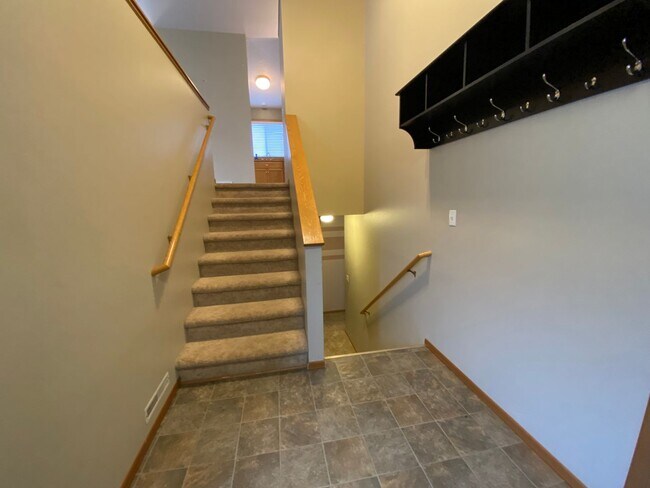 Foto del edificio - 3 Bedroom Twinhome!!