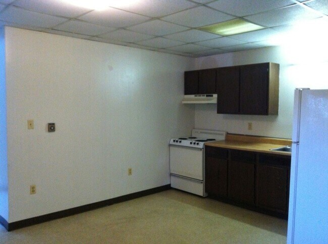 Building Photo - 118 E Chestnut St