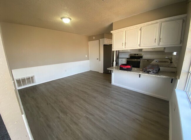 Foto del edificio - 3 Bedroom House Available in OKC