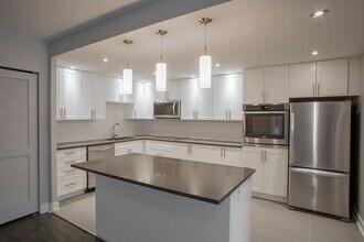 Building Photo - 3468 Rue Drummond