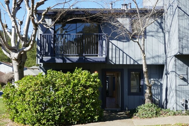 Building Photo - 73 Mitchell Dr