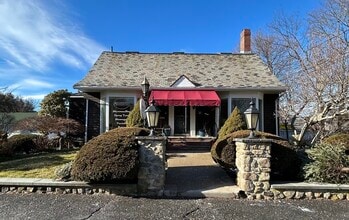 Building Photo - 990 Humphrey St