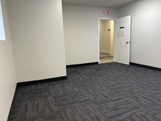 Building Photo - 2025 Central Park Ave