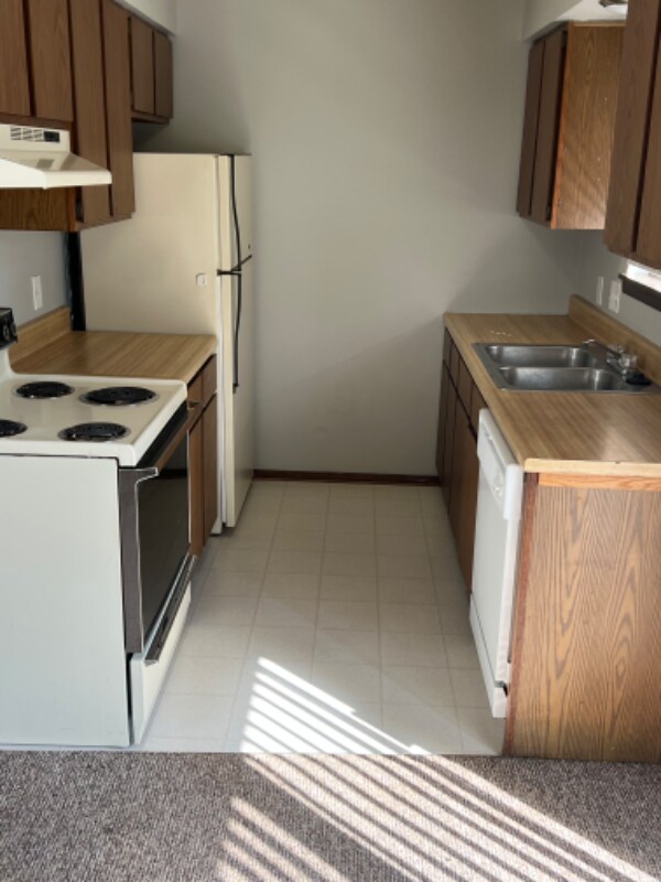 Building Photo - 616 S Mt Carmel St