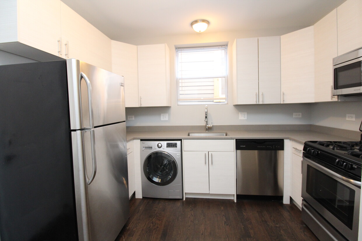 Primary Photo - 2130 N Sawyer Ave