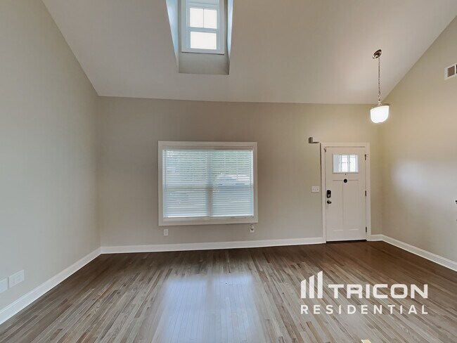 Foto del edificio - 335 Stonecrest Dr