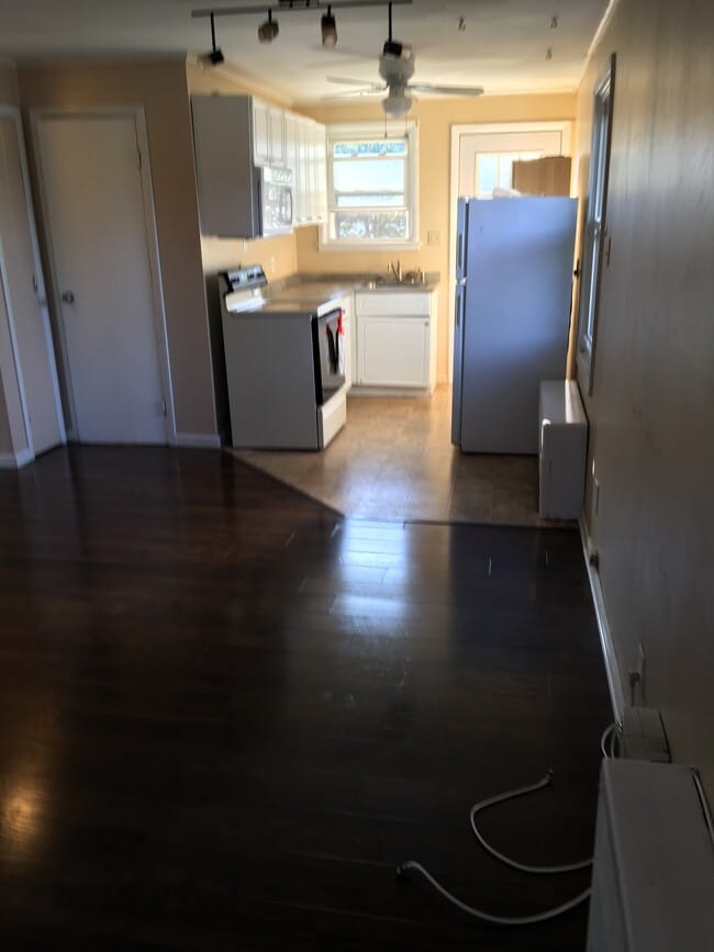 Building Photo - 34 N Elmhurst Ave