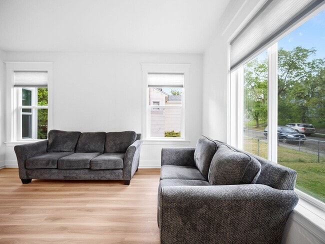Building Photo - Quaint and Cute 1 Bedroom Close to Hospitals