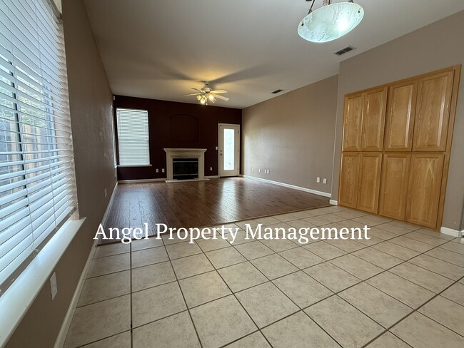 Building Photo - 2125 Galen Dr