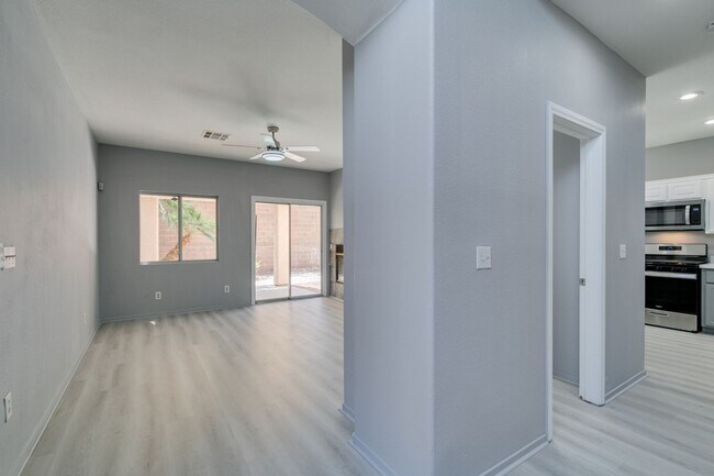 Building Photo - REMODELD HENDERSON 2 STORY HOME WITH LOFT