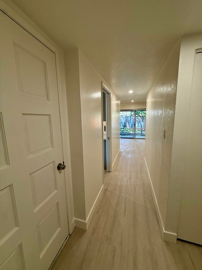 Building Photo - 2228 Capistrano Dr