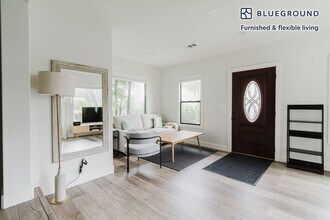 Building Photo - 251 Middlefield Rd