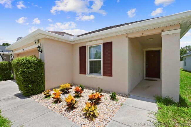 Building Photo - 5870 NW Pine Trail Cir