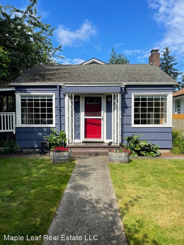 Primary Photo - 4 br, 2 bath House - 10333 Interlake Ave N