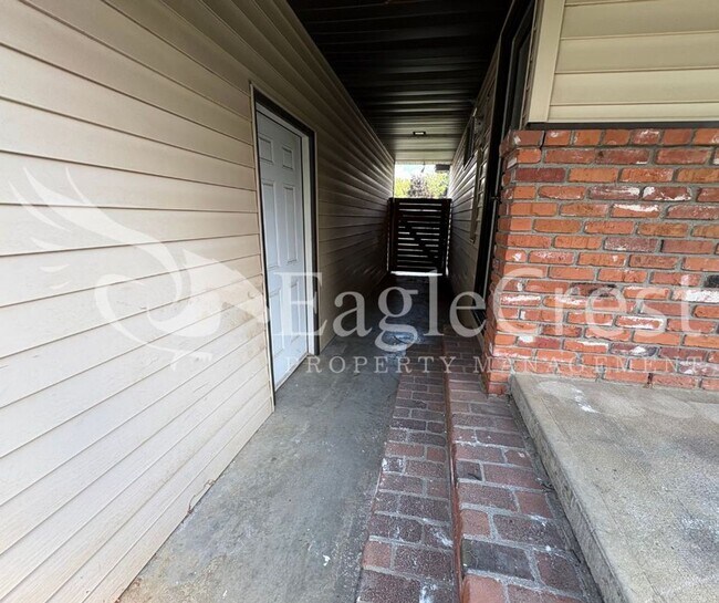 Foto del edificio - Three Bedroom, Two Bathroom House plus bon...