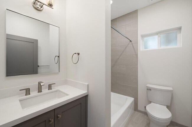 Foto del edificio - 133-135 Foothill Blvd