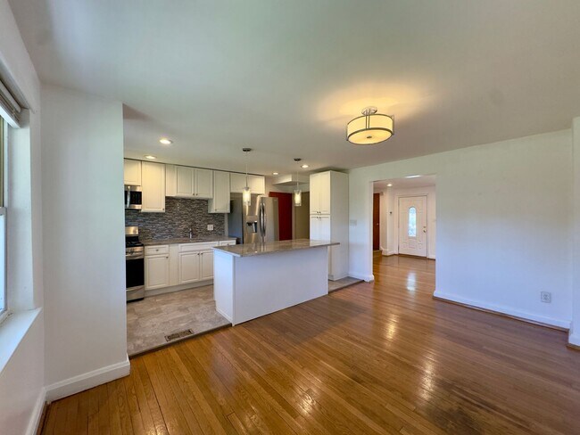 Building Photo - 5781 Edgepark Rd