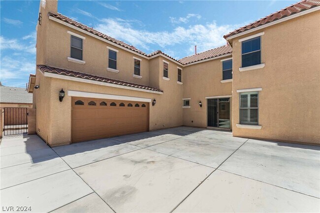 Building Photo - 2821 White Peaks Ave
