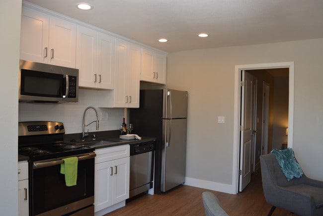 1 habitación, 1 baño, 480 pies cuadrados - Access @ Rohnert Park