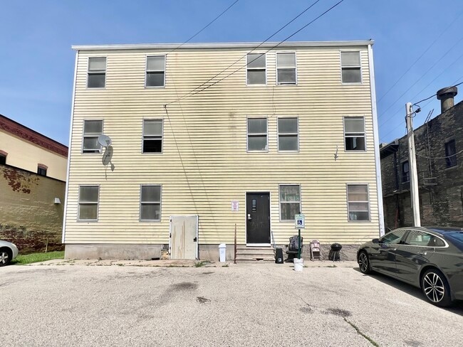 Building Photo - 15 N High St