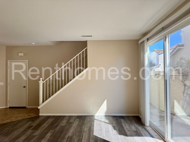 Foto del edificio - Mira Mesa, 8580-42 New Salem St, Gated Dev...
