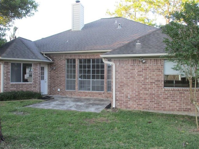 Foto del edificio - 15114 Farndale Dr