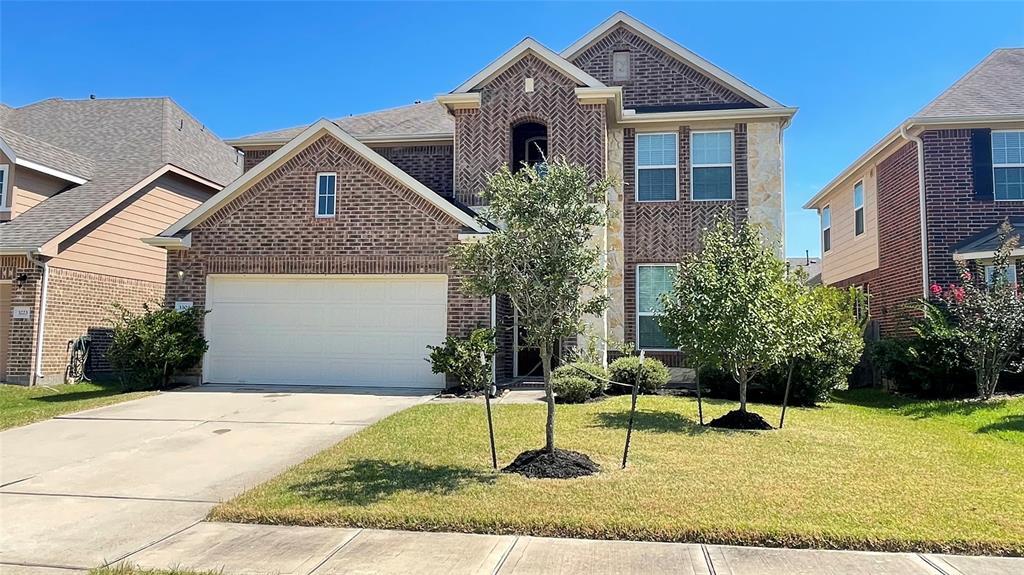 Foto principal - 3303 Fairmont Hills Ln