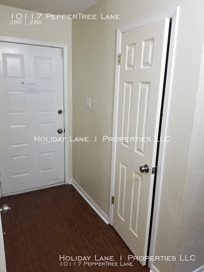 Building Photo - 10117 PepperTree Ln