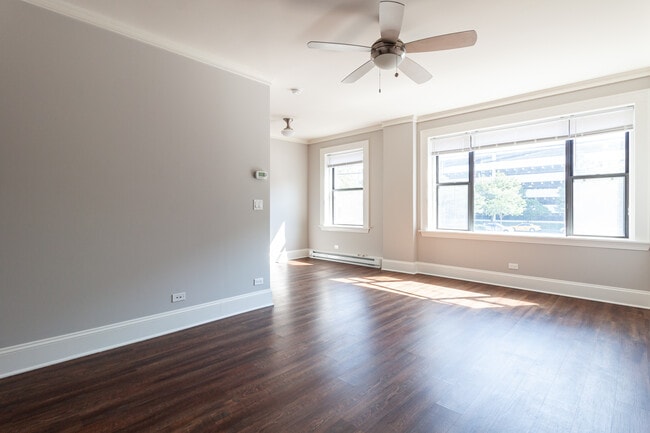 Foto del edificio - 827 W Lakeside Pl