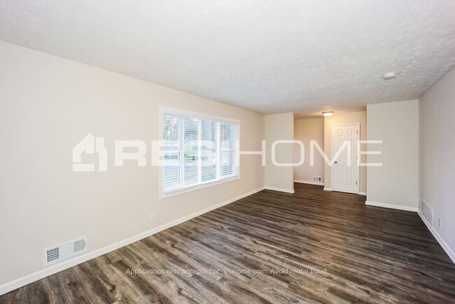Foto del edificio - 5510 Saint Lo Ln