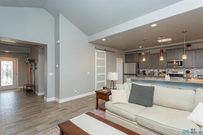 Foto del edificio - 1372 Springfield St