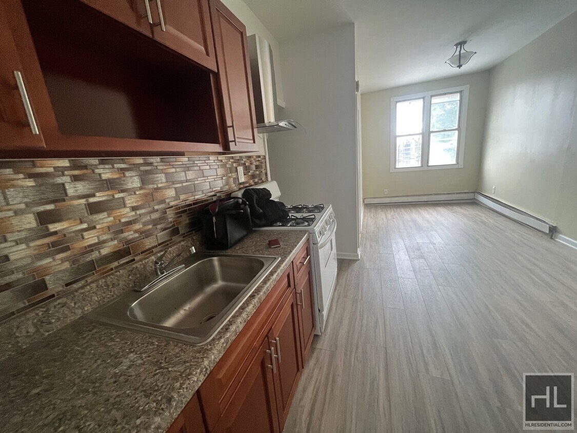 SUNNY AND SPACIOUS 1 BEDROOM AVENUE D/ P... - SUNNY AND SPACIOUS  1 BEDROOM  AVENUE D/ P...