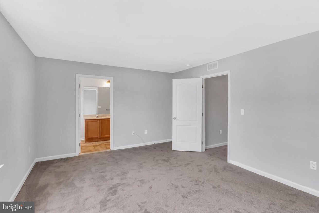 5 Still Run, Clayton, NJ 08312 Townhome Rentals in Clayton NJ