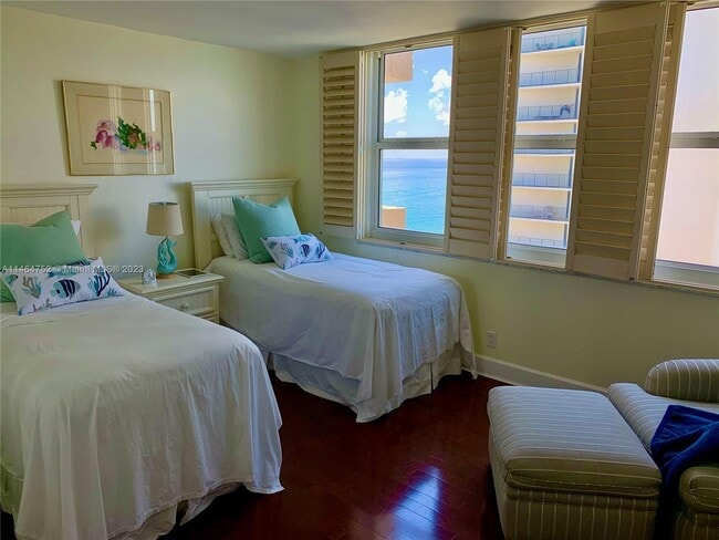 Building Photo - 5440 N Ocean Dr