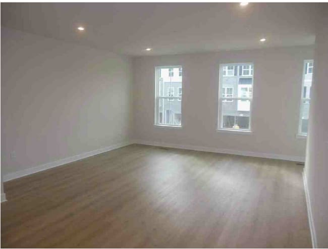 Building Photo - 170 S Durham Dr