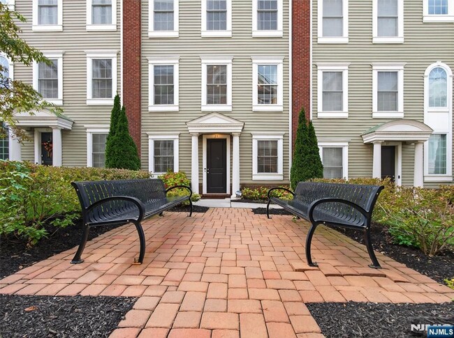 Building Photo - 23 Roosevelt Dr