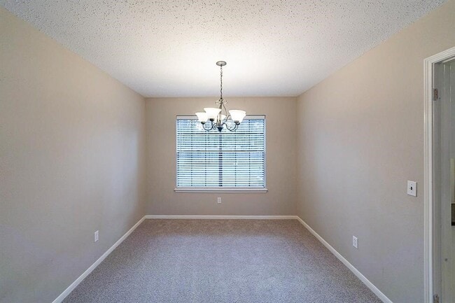 Foto del edificio - 75 Breezy Point Pl