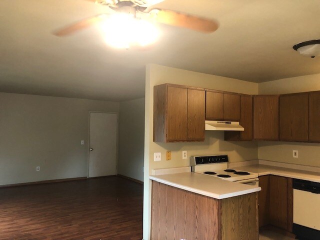 Kitchen/Living Room - 611 Crawford Dr