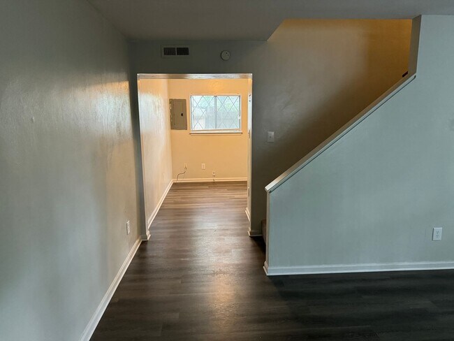 Foto del edificio - Pecan Gardens-Two Main Bedrooms and Baths
