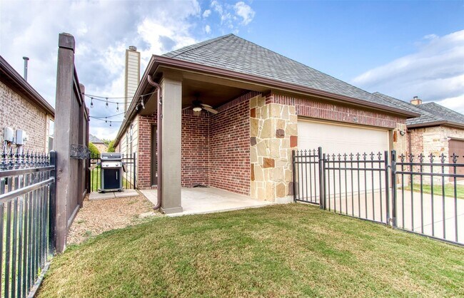 Foto del edificio - 8609 Dewland Dr