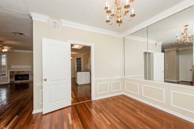 Building Photo - 215 Sunset Ridge Dr