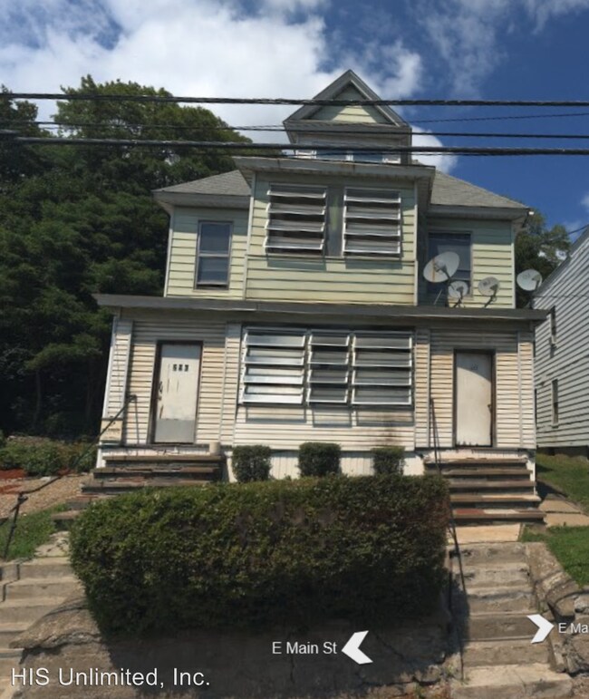 Foto del edificio - 296 E Main St