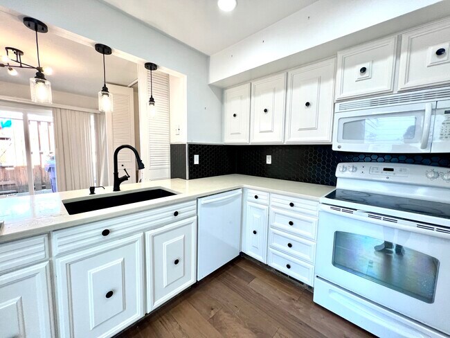 Kitchen - 3268 S Oneida Way
