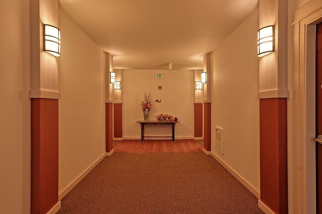 Foto del edificio - Mukilteo Golf Course View Condo – Modern C...