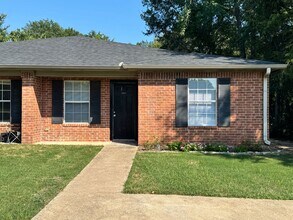 Building Photo - 16011 Echo Glen Dr