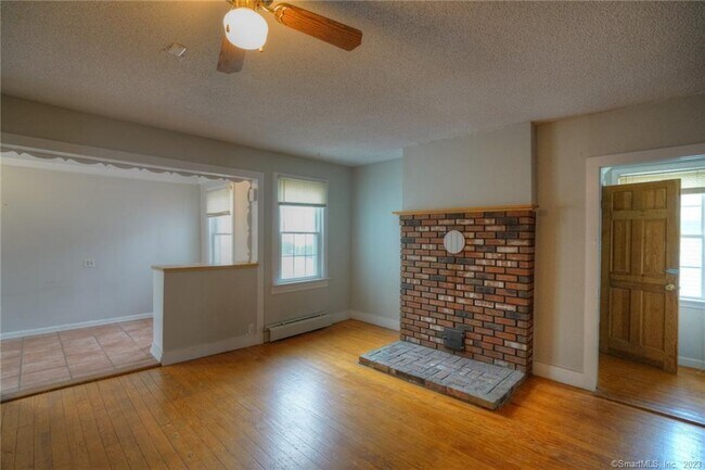 Foto del edificio - 11 Greenmanville Ave