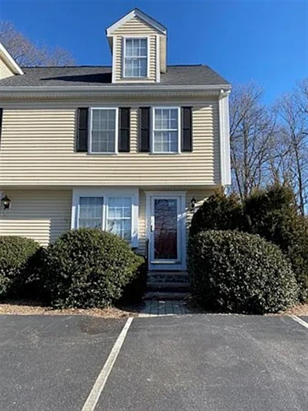 Luxury end unit Townhouse House Rental in North Attleborough, MA